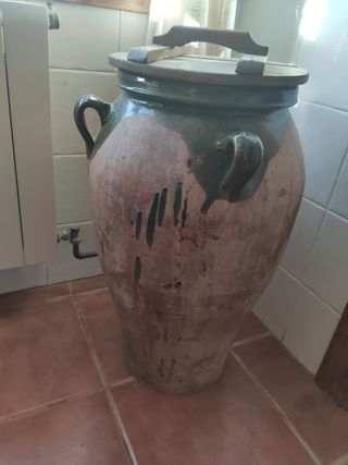 Orza antigua de cerámica