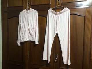 Chándal turquesa, marino o rosa. 