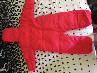 Buzo columbia 6/12 meses es como una talla 74/80cm