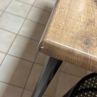 Mesa de cocina marrón 