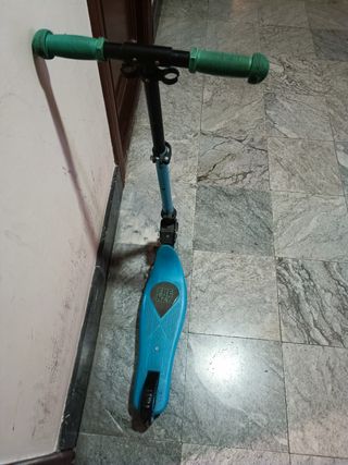 Patinete Infantil ,regulable en altura 