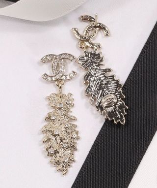 Pendientes Chanel dorados largos