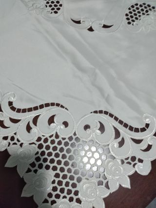 Tovaglietta ricamata panna 85x85 cm