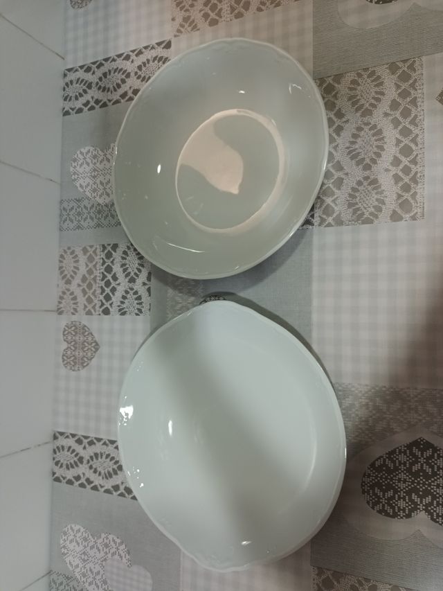 2 Pratos de porcelana branca Bidasoa