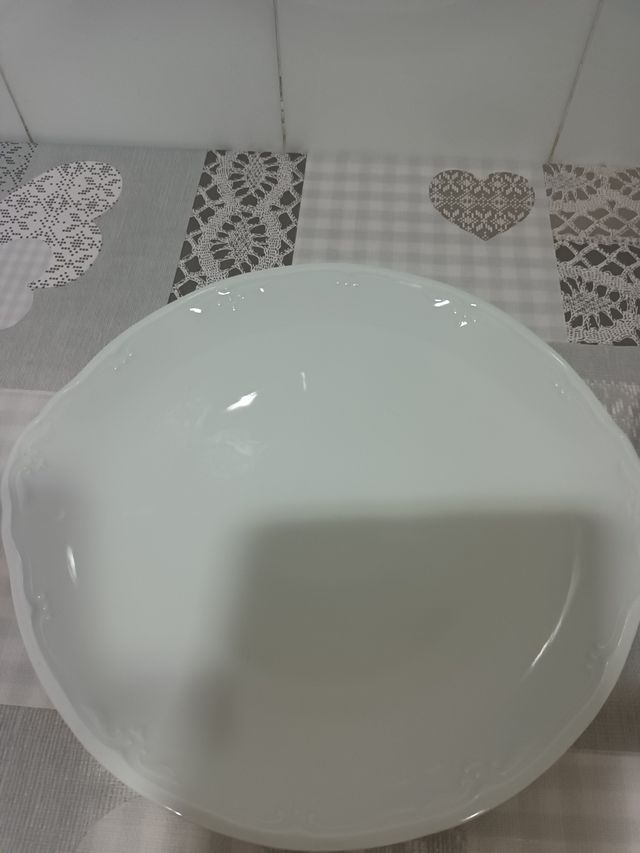 2 Pratos de porcelana branca Bidasoa