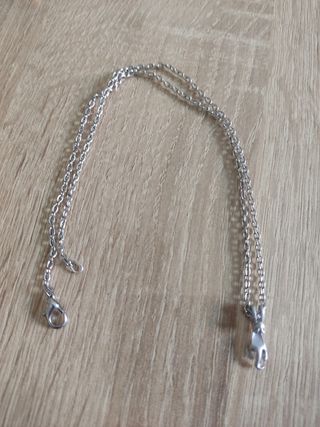 Collar y pendientes de silueta de gato