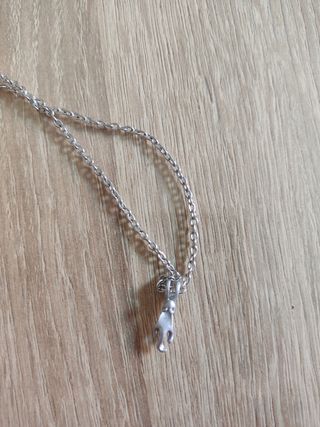 Collar y pendientes de silueta de gato