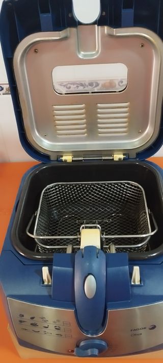 Freidora con cesta, azul