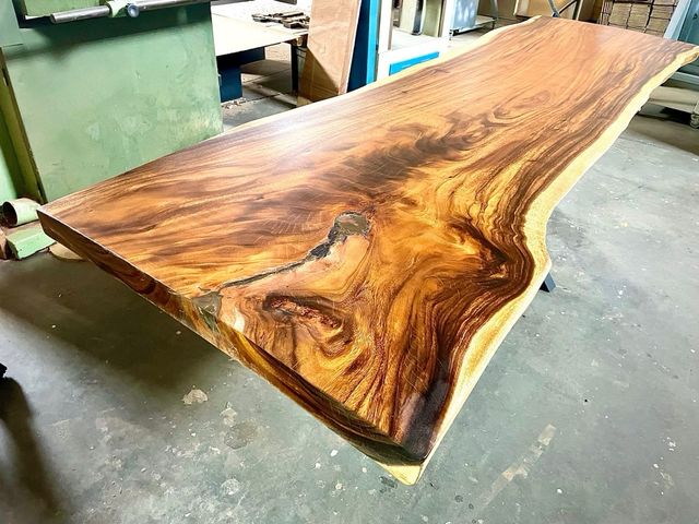 Mesa de madera Suar - 3,06 metros