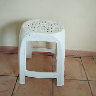 Taburete plástico blanco