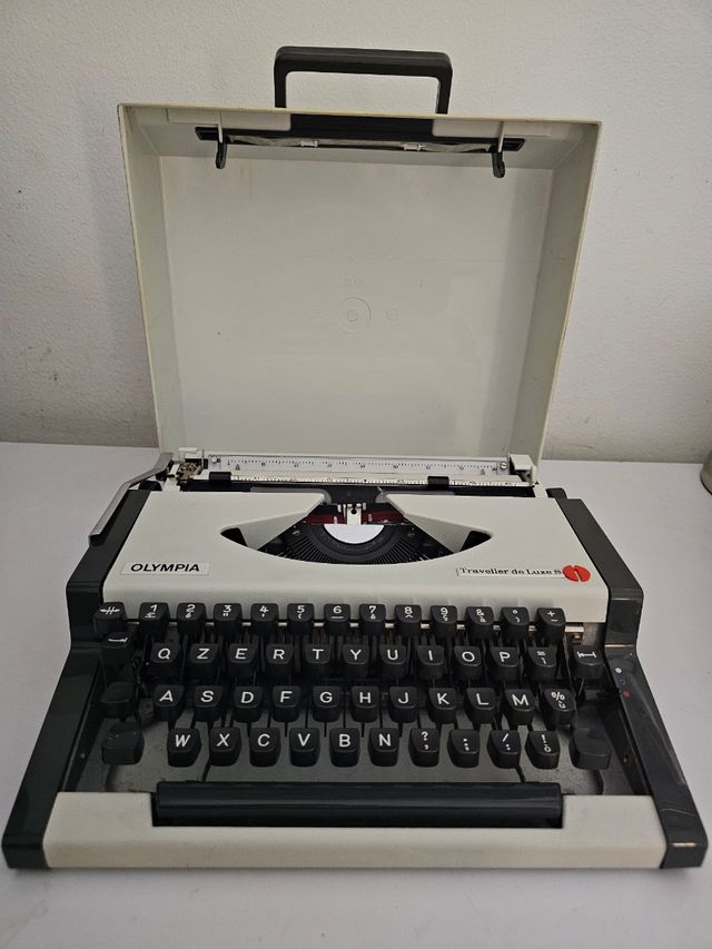 Macchina da scrivere Olympia Traveller