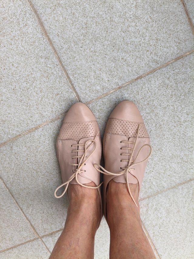 Zapatos beige mujer cordones