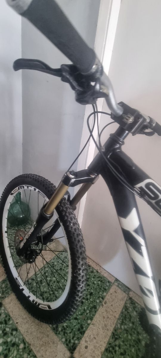 Bicicleta Scott Voltage YZ0 recién revisada 