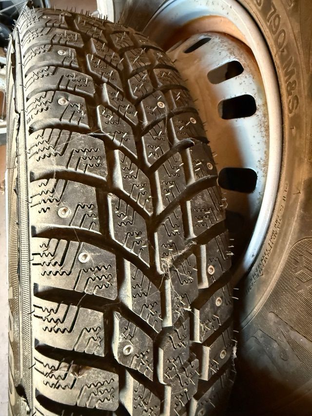 Llantas con neumáticos invierno