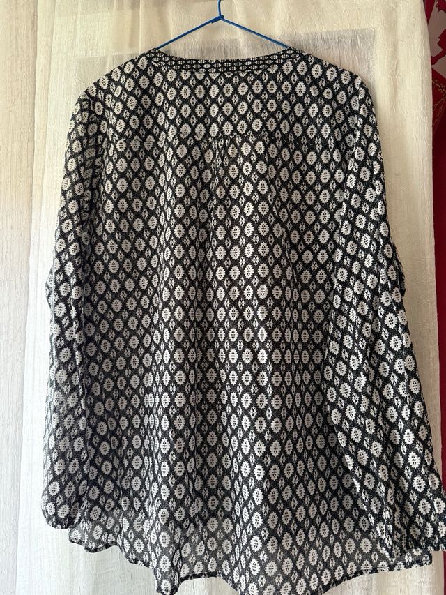 Blusa negra y blanca T48 (4XL)
