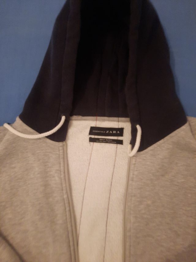 Chaqueta con capucha Zara gris-azul