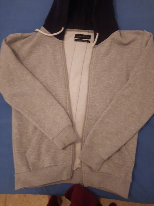 Chaqueta con capucha Zara gris-azul