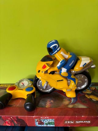 Moto Ducati teledirigida