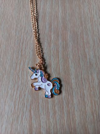 Collar unicornio dorado