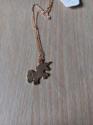 Collar unicornio dorado