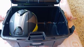 Soporte y baúl Givi para moto Honda x-adv 750