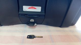 Soporte y baúl Givi para moto Honda x-adv 750