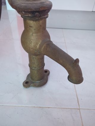 Bomba agua antigua - bronce