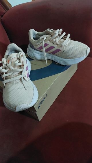 Zapatillas Adidas niña beige-morado
