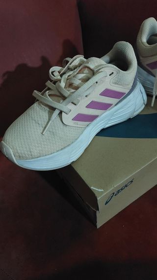 Zapatillas Adidas niña beige-morado
