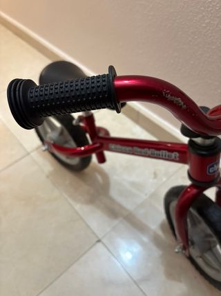 Bicicleta sin pedales de la marca chicco