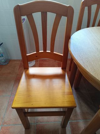 Mesa redonda madera + 4 sillas