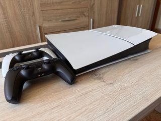PS5 (Playstation 5) Slim Digital con 2 Mandos