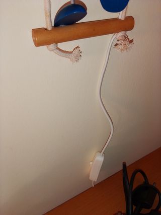 Lampada da tavolo blu a forma di uomo