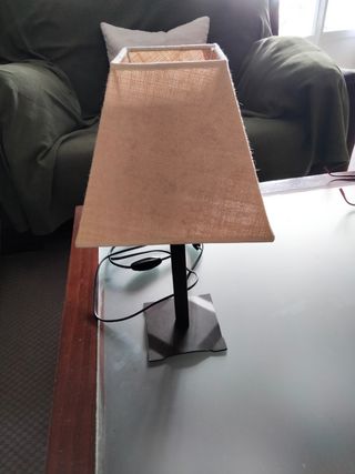 Lampara de mesa moderna - beige y negra