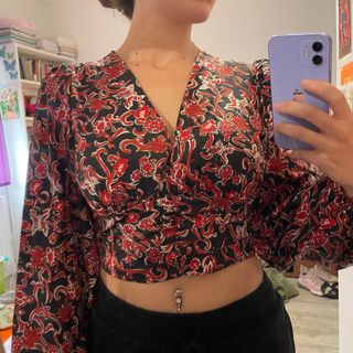 Blusa vintage roja y negra
