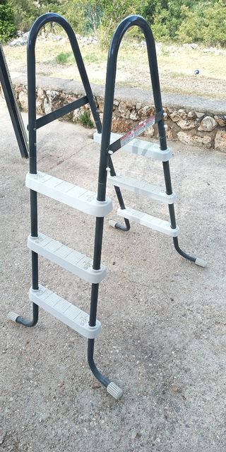 ESCALERA PARA PISCINA