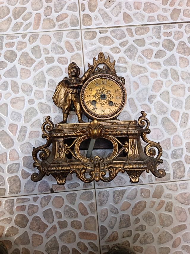 Orologio antico in bronzo