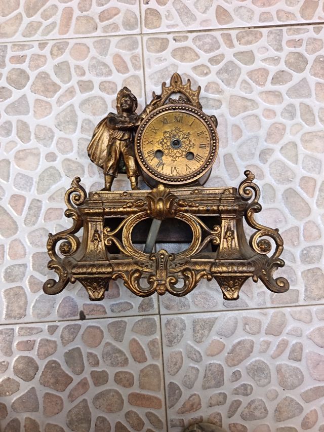 Orologio antico in bronzo