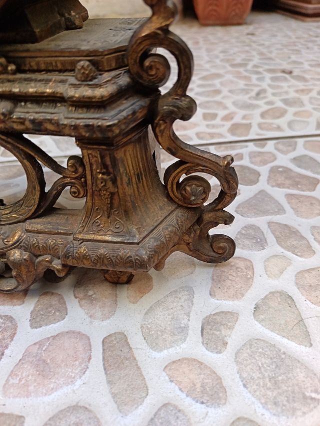 Orologio antico in bronzo