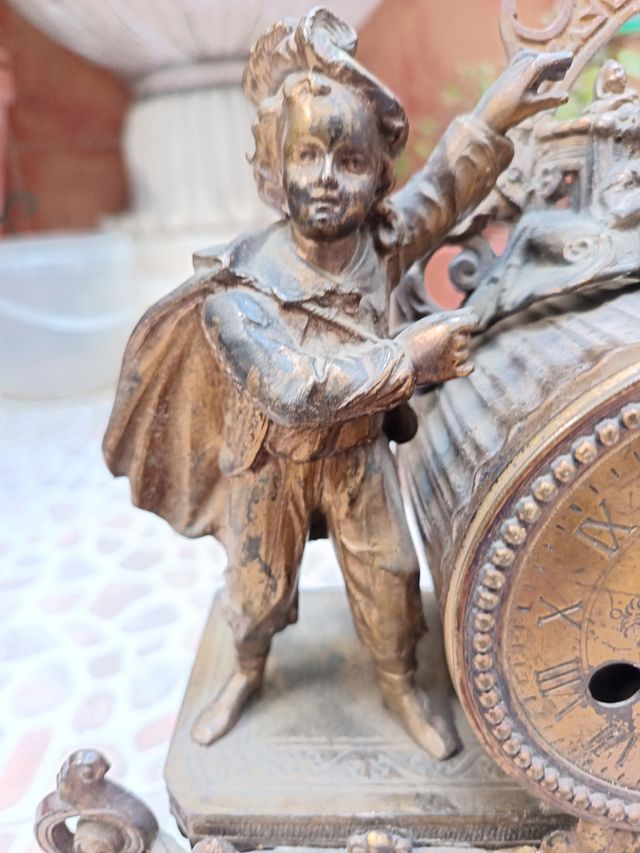 Orologio antico in bronzo