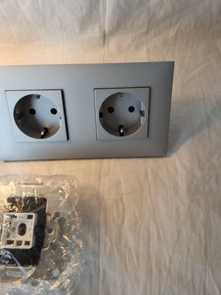 Interruptor y enchufes eléctricos