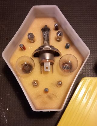 Estuches cajas bombillas  originales  Renault
