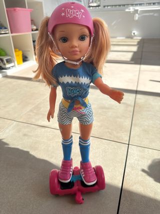 Muñeca Nancy Patinete
