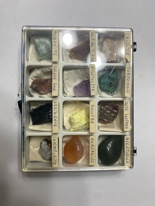 Raccolta di 12 minerali