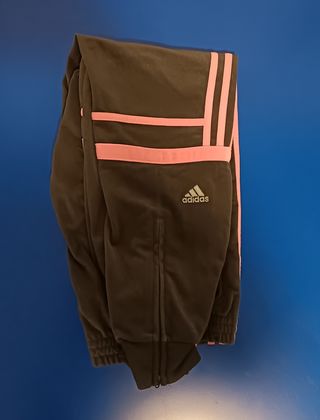 Pantalón Adidas Challenger Melocos Negro y Rosa 