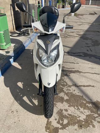 Scooter Sym Symphony 125 SR blanco