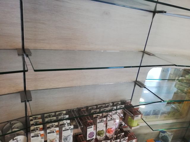 Estanterías de cristal: 41 unidades