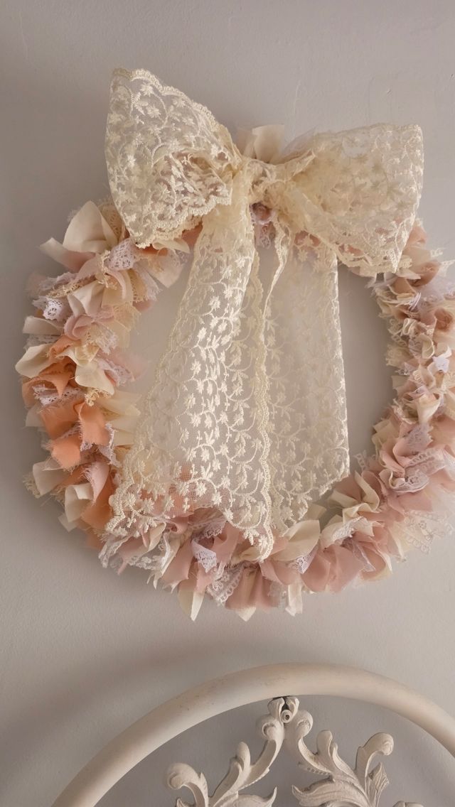 Corona boho chic - puntilla y lazos.