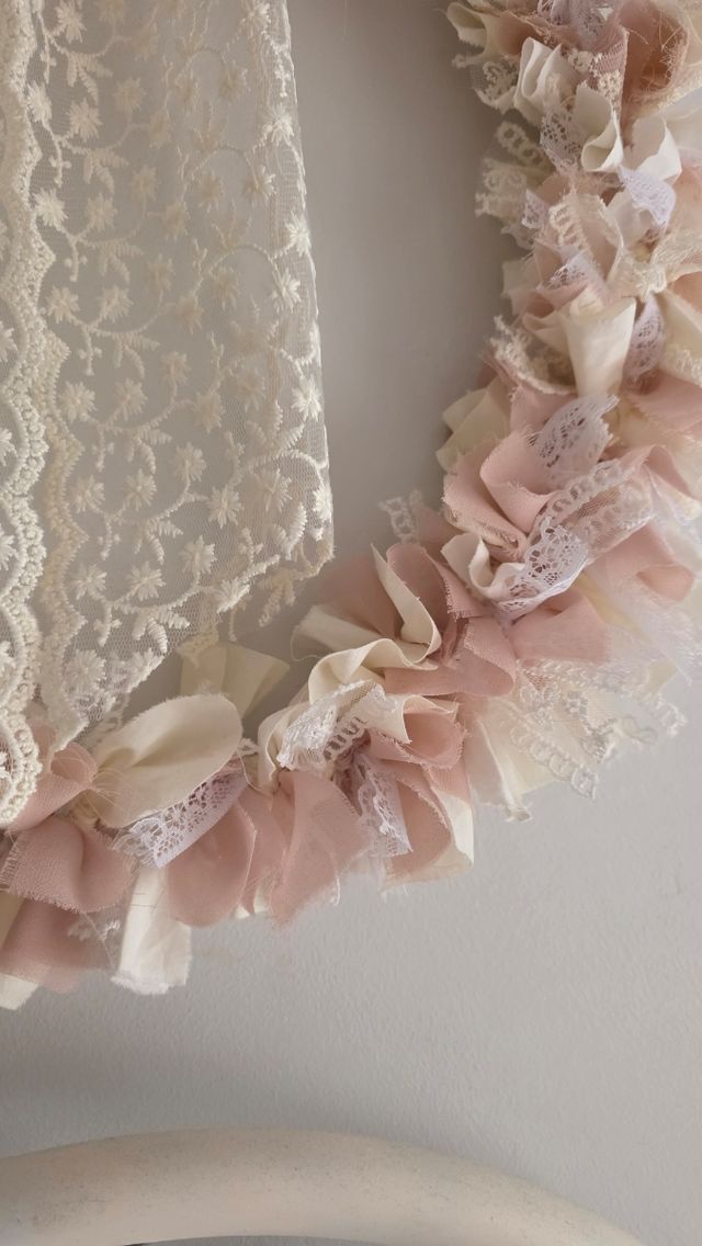 Corona boho chic - puntilla y lazos.