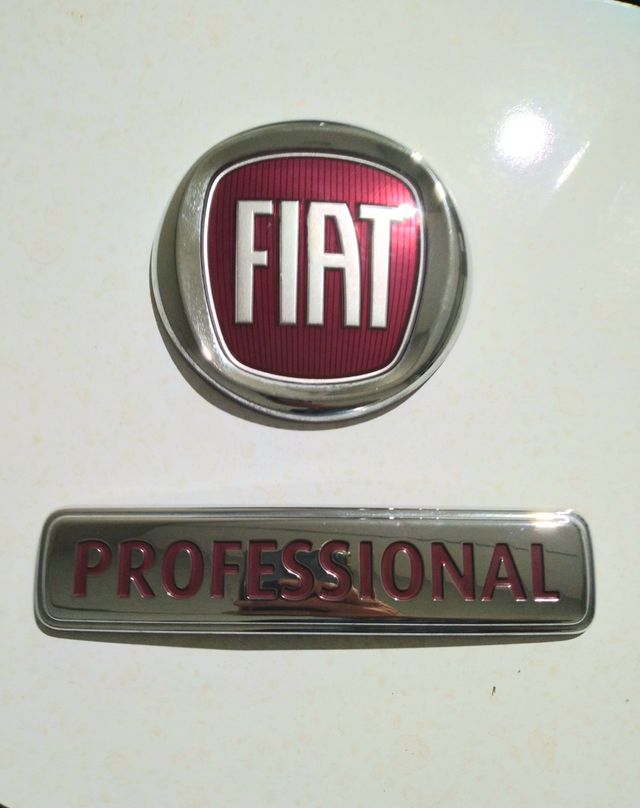 Emblemas FIAT 3D y PROFESSIONAL originales